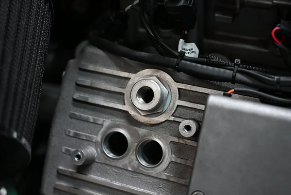 M16x1.5 to M28x1 reducer adapter installed