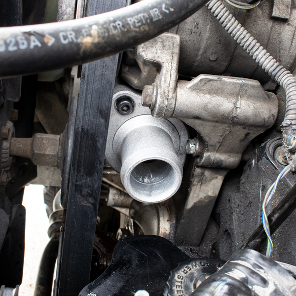 Gen III HEMI Straight Water Neck Thermostat Housing – Polished – image 7